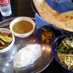 イーマサラ - ダルバートランチ８９０円。これにカレーが付きます。