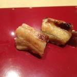 三谷 - ★9.5　まぐろのづけを江戸前穴子で巻いたもの