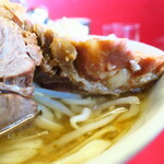 ラーメン二郎 - 豚の厚み