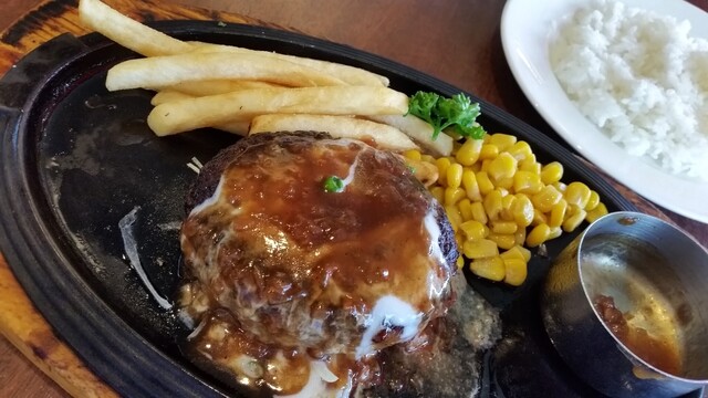 ロイホの定番メニューを食べつくせ 第８弾は 黒 黒ハンバーグステーキ By Ryu San ロイヤルホスト 塩原店 大橋 ファミレス 食べログ