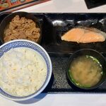 Yoshinoya - 牛鮭定食 ¥602