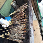 華龍商事 - 日本語堪能なお姉さんが焼く「羊串焼」。