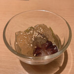 Mikokoroya - とり貝、シャコ、ワカメ、胡瓜の土佐酢ジュレかけ