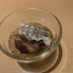 Mikokoroya - とり貝、シャコ、ワカメ、胡瓜の土佐酢ジュレかけ