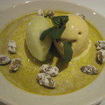リストランテ ラ・バリック トウキョウ - ピスタチオのプリン　ピスタチオのジェラートと青リンゴのソルベ添え