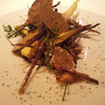 ヤマガタ サンダンデロ - 筍の若いのがまぎれているのですが、
      鳥海山の野山をガサガサ葉っぱを鳴らしながら筍を探す…
      そんなシチュエーションで作られているのだそうです。