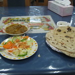ラジャデラ - サラダ、マトンカレー、チャパティ