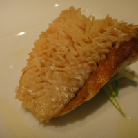 ヤマガタ サンダンデロ - そして、お魚！
                  この、見事なウロコっぷり！！
                  これ全部カリカリと食べられるのです、これは美味◎