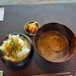 Sakurazaka - ウドのきんぴらのせご飯、あさりのごま汁、漬物