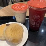ミスタードーナツ - 台湾果茶 ミックスベリージャスミンと氷コーヒーです。（2021年5月）