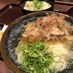 香川 一福 - 冷肉うどん＋たぬきご飯と半熟卵天