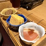 かつ蔵 - 小鉢3種類
            鴨、玉子、すじこん