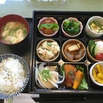 Aihau Sukaseyama - 9種のお惣菜弁当