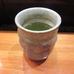 天寿し - 冷めたものにならないよう入替続けられる美味しいお茶