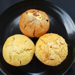 わくわく広場 - 菓子工房fさんのマフィン(プレーン･ブルーベリークリームチーズ･パインとバナナ)