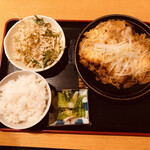 元咲 - カツ鍋定食　1080円
            冷たいぶっかけの太麺