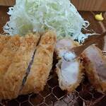 とんかつ とみた - インカ 天日塩をつけて