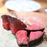 やまぐち - 黒毛牛のヒレ肉を炭火で焼いて。