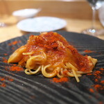 やまぐち - ふかひれたっぷり掛けた、トマトソースのリングイネ。