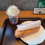 スターバックス・コーヒー - ストロベリーフラペチーノ&ハム＆マリボーチーズ 石窯フィローネ