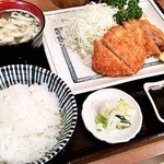 とんとん - ロースかつ定食（900円）