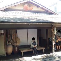 瓢亭 本店 - のんびりと待ちます