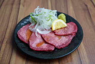 和牛焼肉食べ放題 ヤキニクギャング - 【生もん】葱塩タン刺し