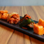 和牛焼肉食べ放題 ヤキニクギャング - 【焼肉定番あて】キムチ盛り合わせ