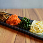 和牛焼肉食べ放題 ヤキニクギャング - 【焼肉定番あて】ナムル盛り合わせ