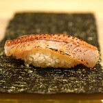 Sushi Kotobuki - 長崎県産の のどぐろ炙りの握り　海苔で巻いて