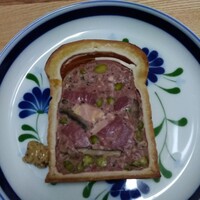 ソンブルイユ TOKYO - フランス産鴨とフォアグラのパテアンクルート⭐️フォアグラが程よい量なのでとっても好みのタイプ❤️