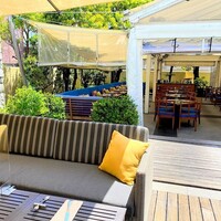 CICADA - プール脇のテラス席②