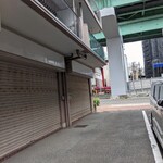 名古屋ちゃんぽん 時鳥 - 細い道に駐車場１台あるよ