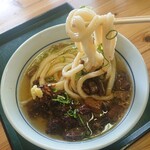 准手打ちな 満福うどん - 麺のリフトアップ