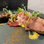 Japanese Soba Noodles 蔦 - A5黒毛和牛SUKIYAKI、黒豚ロース極薄切り、A5黒毛和牛肉味噌、避風塘（フェィフォントン）鶏叉焼