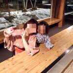 湯宿 だいいち - 2015訪問時：エントランスロビーにて妻とチビ