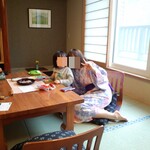 湯宿 だいいち - 2016訪問時：部屋にて妻とチビ