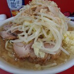 ラーメン二郎 - ニンニク＆アブラ、麺は少な目なんだけど...