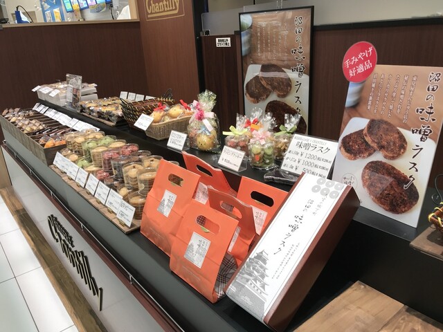 神は細部に宿る 那覇opa内 デザート ラボ ショコラ Dessert Labo Chocolat のケーキは飾りチョコすら美味しい おきピン