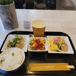 パリヤ - 枝豆ご飯、初夏の野菜と白身魚のイエローカレー炒め、胡麻油と甘酢と生姜でつくる季節野菜のマリネ、ニラ玉焼き、レモネード