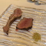 ウシマル - ジャージー牛53ヶ月熟成、山羊ローズ柚子胡椒岩塩