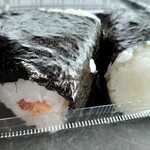 マル味 - おにぎりアップ　鮭は上から見えてる