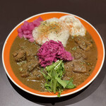 カリカリスパイス - Weekly Curry【まったりいきたい日に食べるカレー】
            大根と胡麻のチキンカレー と ハーブポークカレー のあいがけ
            （写真は、副菜増し・ご飯少なめです）