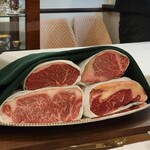 神戸牛炉釜炭焼ステーキ銀座一宮 - 左上から時計回りにサーロイン、シャトーブリアン、短角牛、ランプ