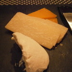 モンプチコションローズ - チーズ3種　ミモレット、パルミジャーノレッジャーノ、シェーブル