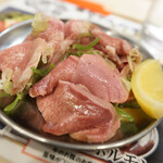 焼肉ホルモン くしろ肉酒場 金ちゃん - ネギ塩豚タン