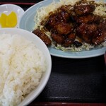 151956452 - 丼飯とトンテキとキャベツと。