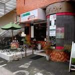 イタリッチ - 外観(店舗前は駐車スペースが2台分あります)