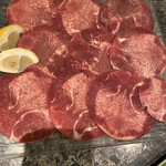 니시우라테이 - 소금 소고기 혀 2인분 @840엔(세금 별도)
                      조금 큰 편이라서, 조금 적게 느껴집니다.