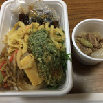 Marugame Seimen - 肉うどん弁当
                      肉は別容器に入れられています。